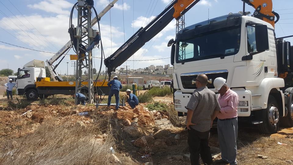 كهرباء القدس تواصل عمليات غسل الشبكات وخطوط الضغط العالي‎